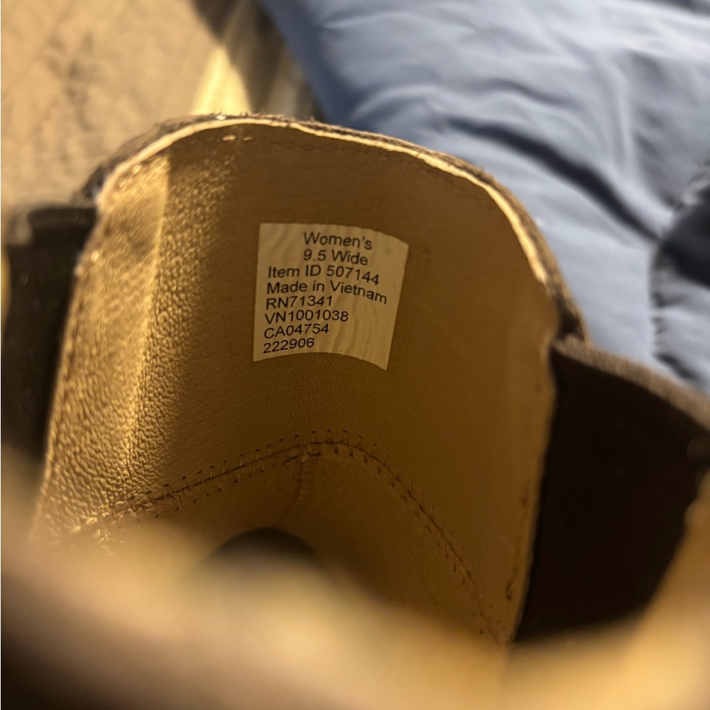 Women’s Brown Chelsea Boots Brand NEW! Size 9.5 - Picture 2 of 5